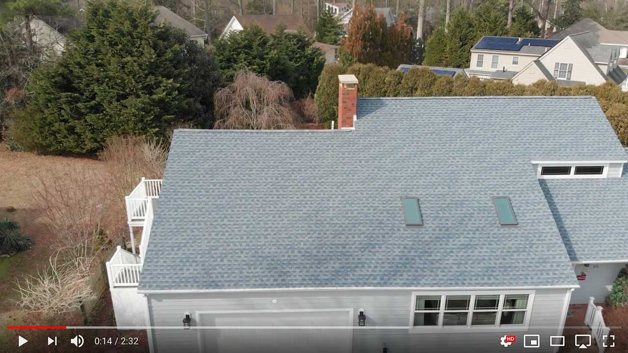 Крыша покрытая битумной черепицей GAF Timberline® HD™ в цвете Biscayne Blue