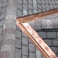 Открытая ендова на крыше выполнена из кровелной меди  Amerimax® (США)