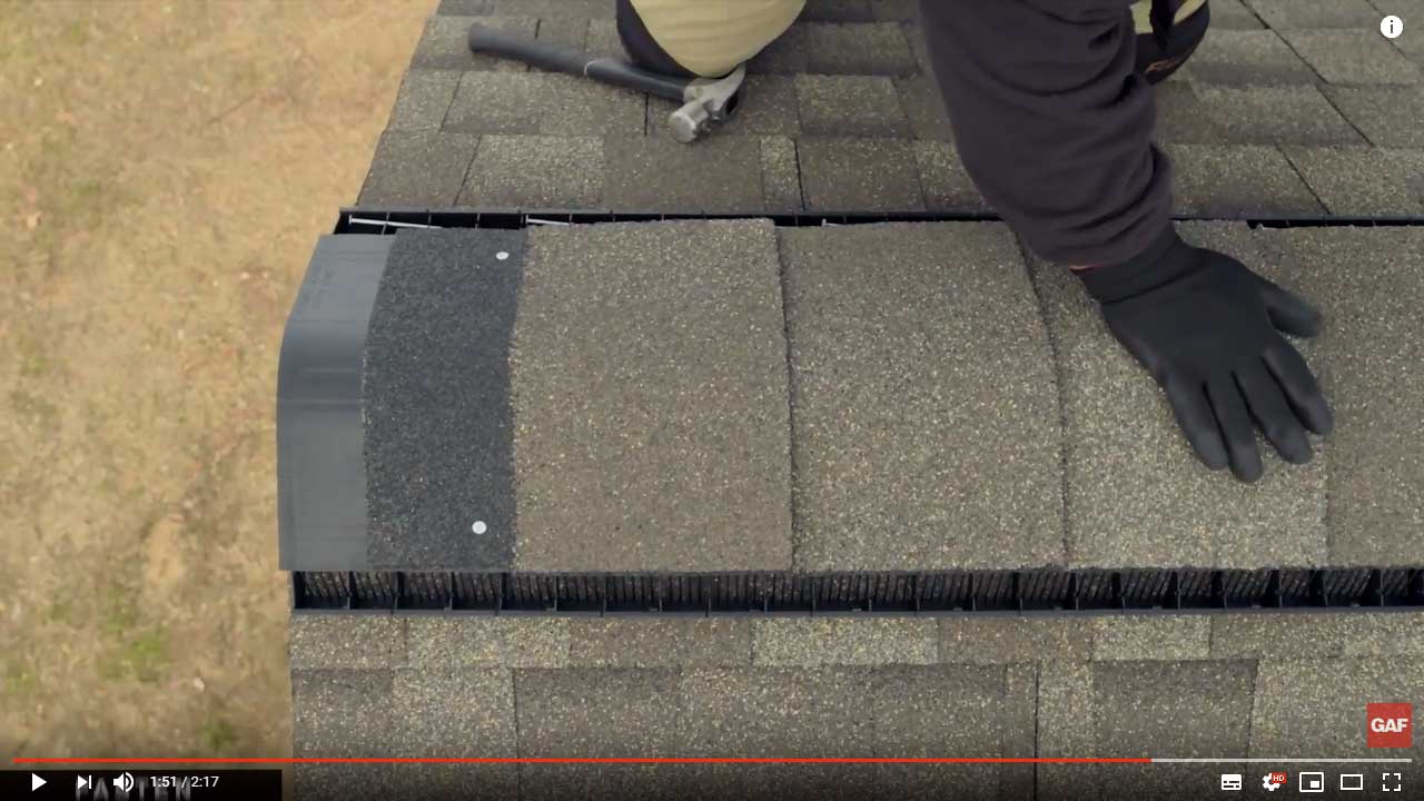 Битумная черепица из США - Монтаж коньковой черепицы GAf TimberTex® i Seal-A-Ridge® на коньки и хребты