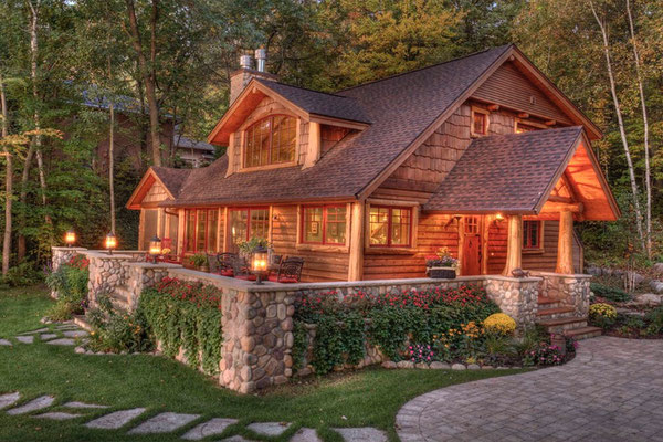 На крыше представлена черепица Timberline HD в цвете Hickory