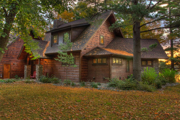 На крыше представлена черепица Timberline HD в цвете Hickory
