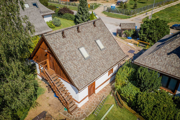 Американский битумный гонт на двускатной крыше 