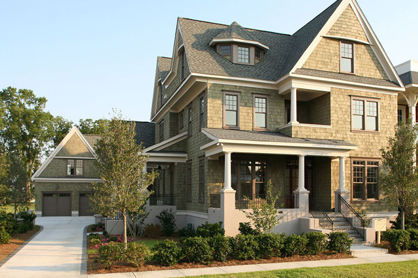На крыше представлена черепица GAF серии Timberline HD в цвете Weathered Wood