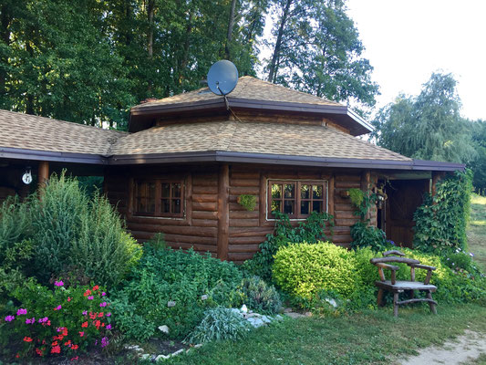 На крыше битумная черепица Timberline HD в цвете Shakewood