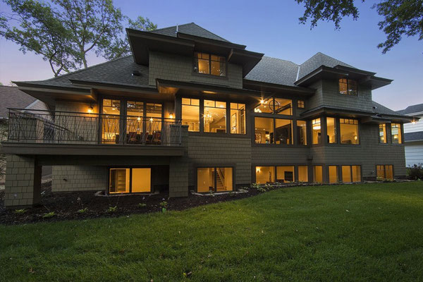 На крыше представлена черепица Timberline HD в цвете Weathered Wood