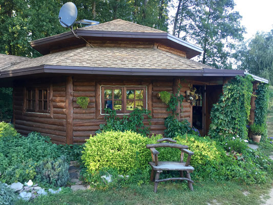 На крыше битумная черепица Timberline HD в цвете Shakewood