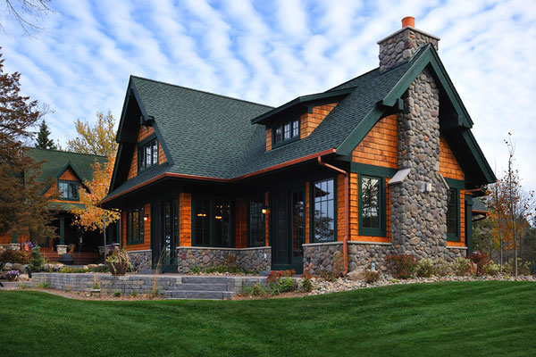 На крыше представлена черепица Timberline HD в цвете Hunter Green