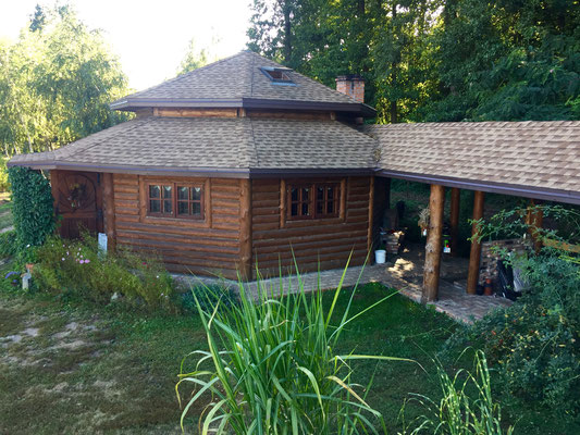 На крыше битумная черепица Timberline HD в цвете Shakewood