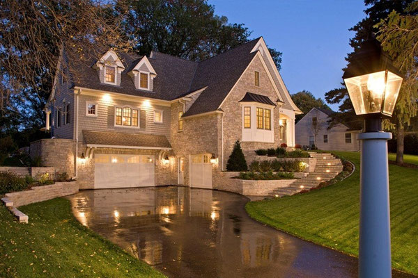 На крыше представлена черепица Timberline HD в цвете Slate
